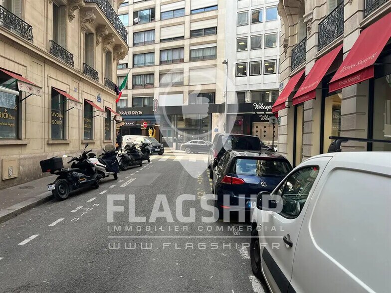 Retail in Paris for lease - Building Photo - Image 2 of 2