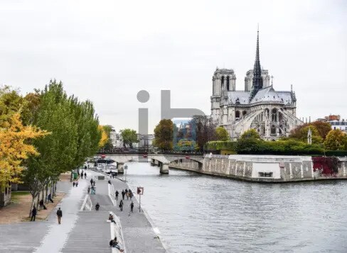 Retail in Paris for lease - Building Photo - Image 1 of 2