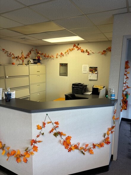 290 Central Ave, Lawrence, NY for lease - Building Photo - Image 3 of 12