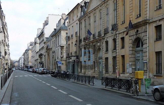 Retail in Paris for lease Building Photo- Image 1 of 3