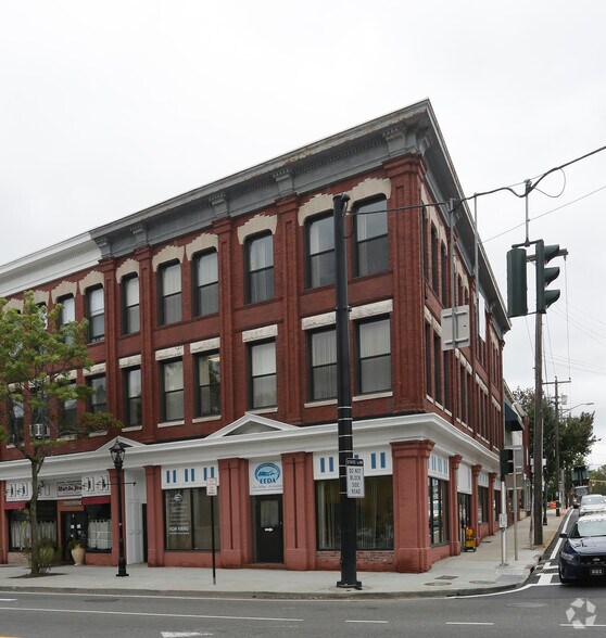 107 Roanoke Ave, Riverhead, NY for sale - Primary Photo - Image 1 of 1