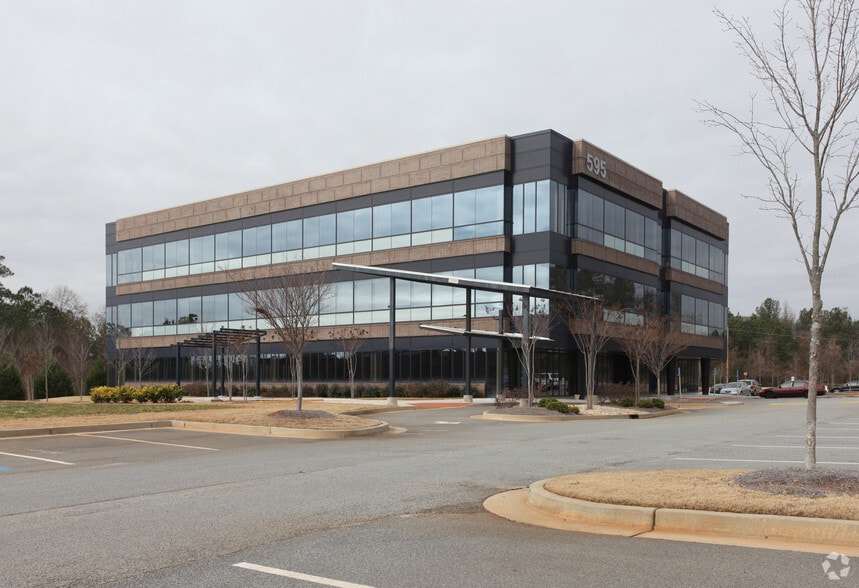 595 Hurricane Shoals Rd, Lawrenceville, GA for lease - Primary Photo - Image 1 of 6
