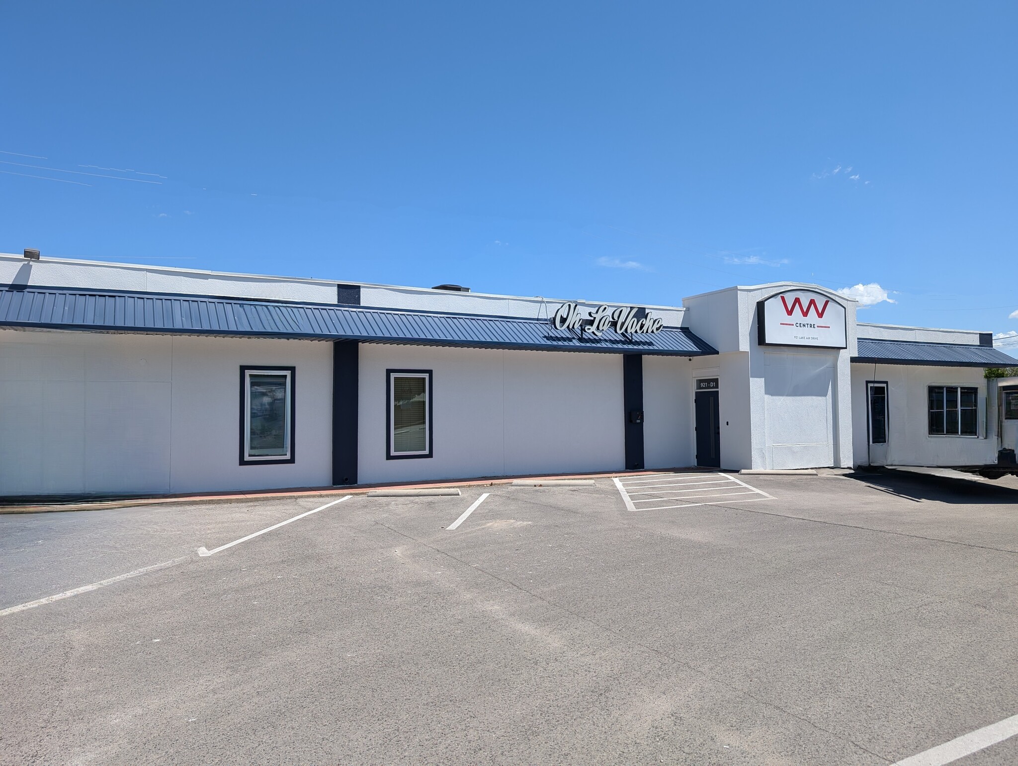 921 Lake Air Dr, Waco, TX for lease Building Photo- Image 1 of 9