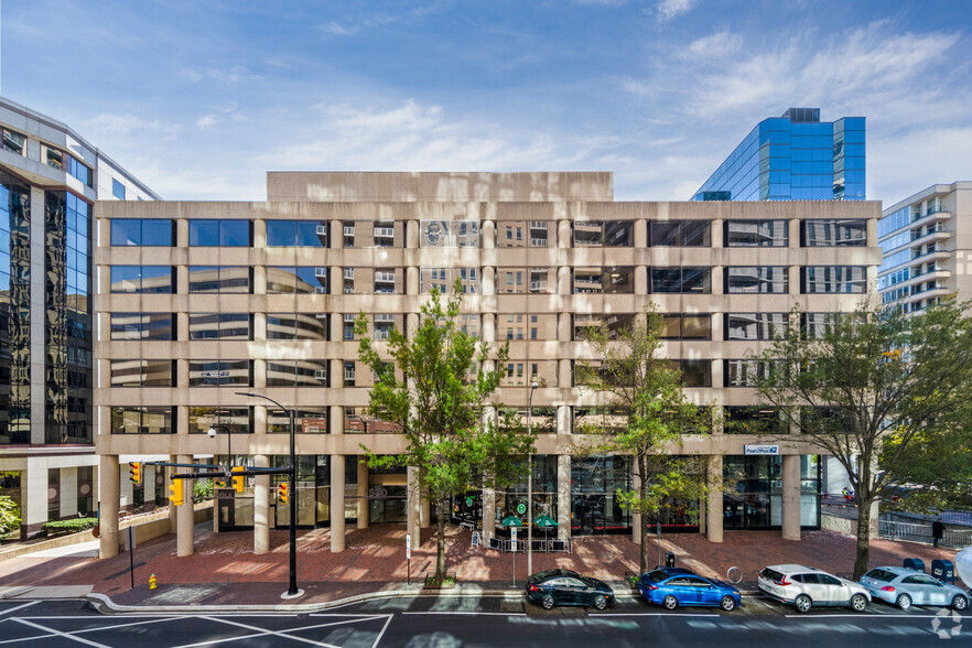 1560 Wilson Blvd, Arlington, VA for lease - Building Photo - Image 2 of 9