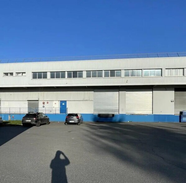 Industrial in Goussainville for lease - Building Photo - Image 1 of 6