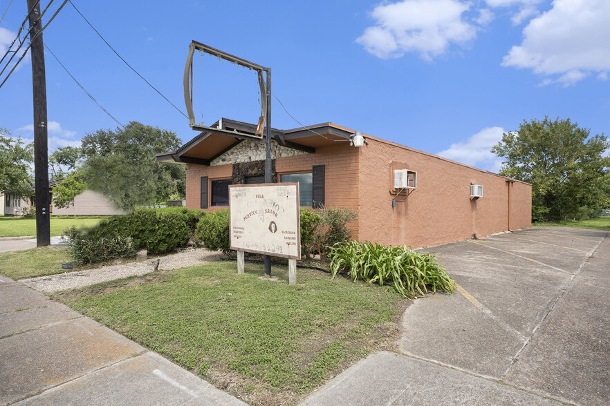 512 N Logan St, Texas City, TX for sale - Building Photo - Image 2 of 9