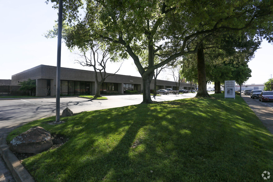 3453 Ramona Ave, Sacramento, CA for lease - Building Photo - Image 1 of 4