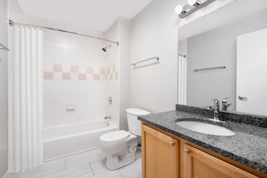 Damen Pierce portfolio of 2 properties for sale on LoopNet.com - Building Photo - Image 2 of 12