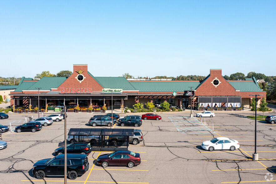 225 S Canton Center Rd, Canton, MI for lease - Building Photo - Image 3 of 7