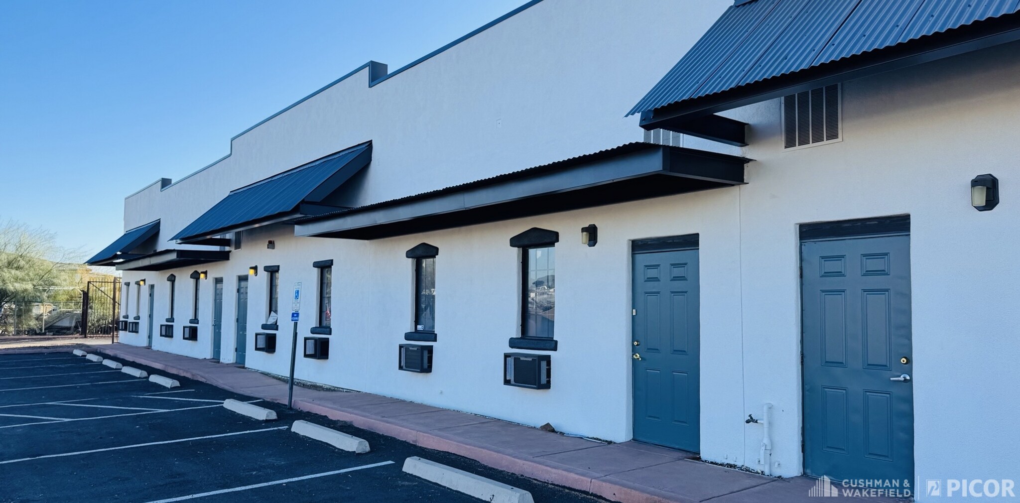 6898-6902 N Camino Martin, Tucson, AZ for lease Interior Photo- Image 1 of 16