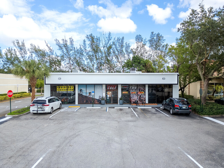 2698 N University Dr, Fort Lauderdale, FL for lease - Building Photo - Image 2 of 12