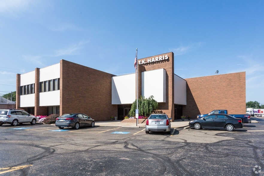 3930 Fulton Dr NW, Canton, OH for lease - Primary Photo - Image 2 of 5