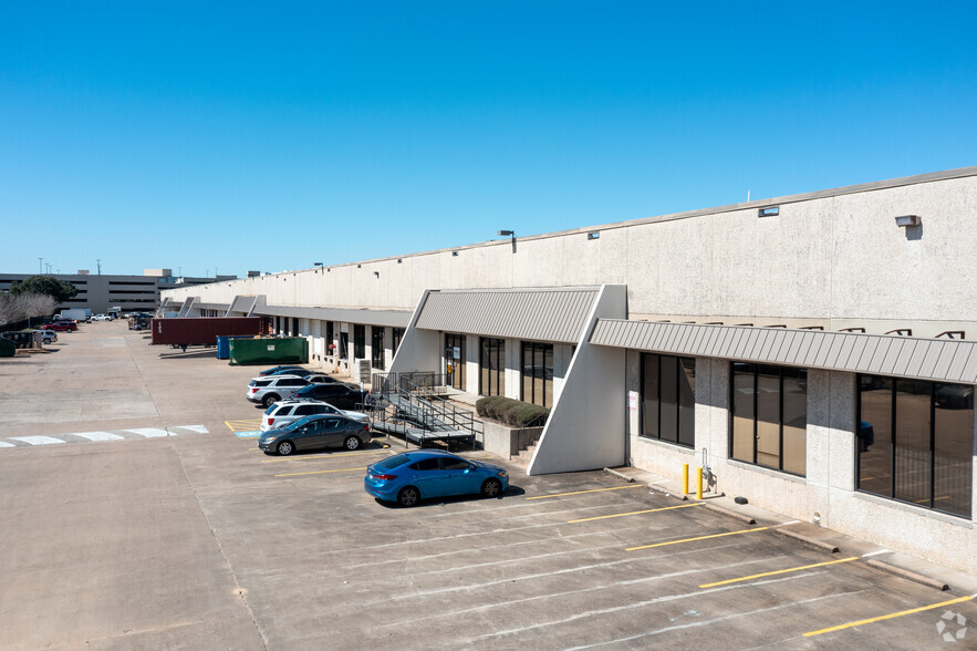 1325 S Creek Dr, Houston, TX for lease - Building Photo - Image 1 of 7