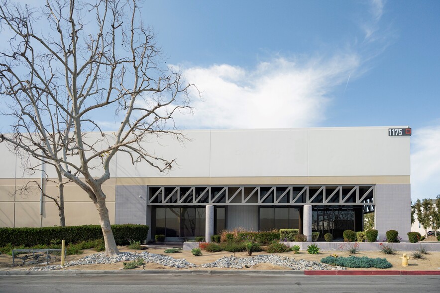 1175 Aviation Pl, San Fernando, CA for lease - Building Photo - Image 1 of 3