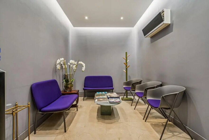 25 Rue Guillaume Tell, Paris for lease - Building Photo - Image 2 of 9