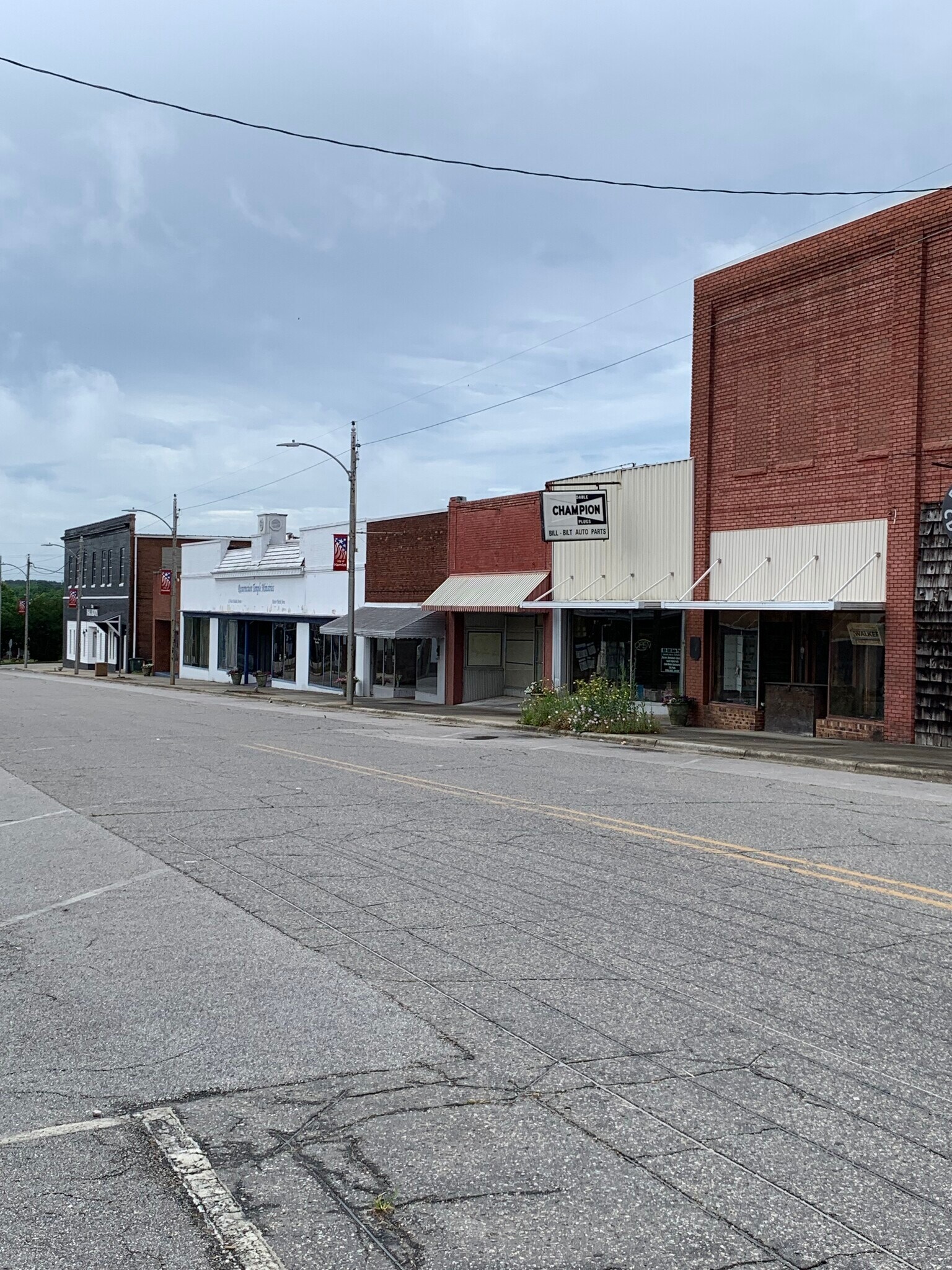11 W Hamlet Ave, Hamlet, NC 28345 Retail / office in downtown Hamlet