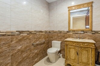 215-15 Northern Blvd, Bayside, NY for lease Interior Photo- Image 1 of 4