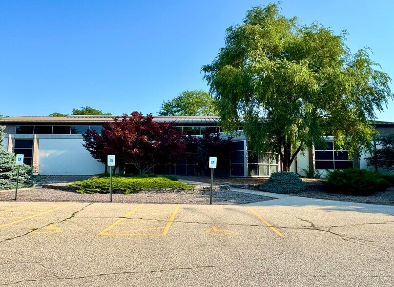 2525 3 Mile Rd, Racine, WI for sale - Building Photo - Image 1 of 1