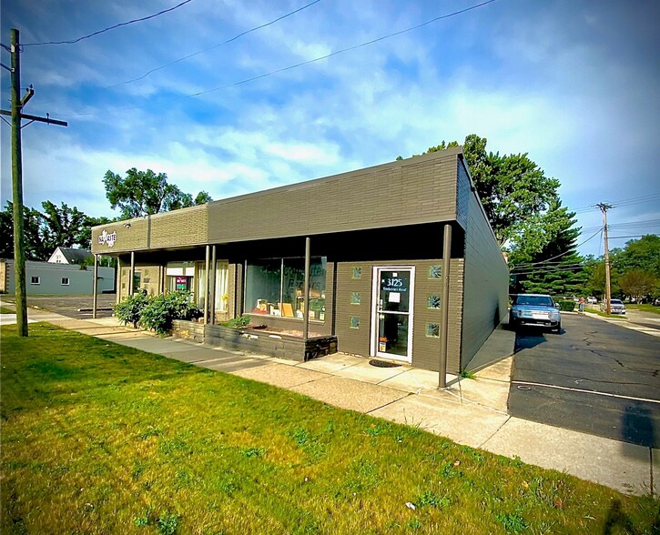 3125 Rochester Rd, Royal Oak, MI for lease - Building Photo - Image 1 of 4