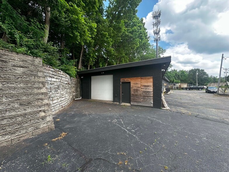 2577 Duck Creek Rd, Cincinnati, OH for sale - Building Photo - Image 3 of 7