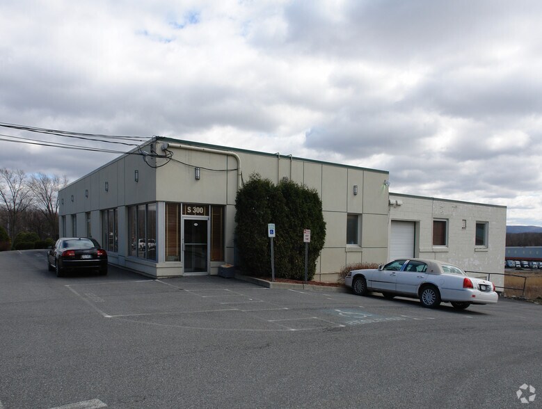 831 Little Britain Rd, New Windsor, NY for lease - Building Photo - Image 3 of 6