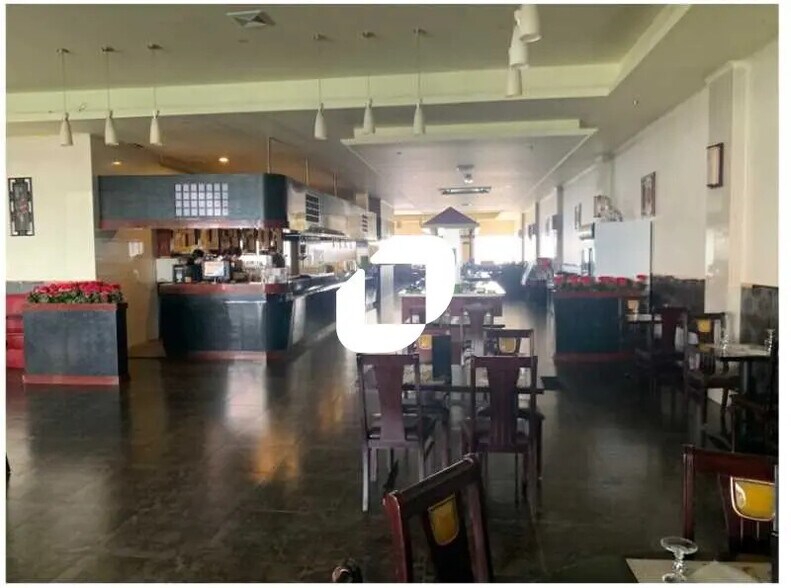 Retail in Brie-Comte-Robert for lease - Interior Photo - Image 1 of 4