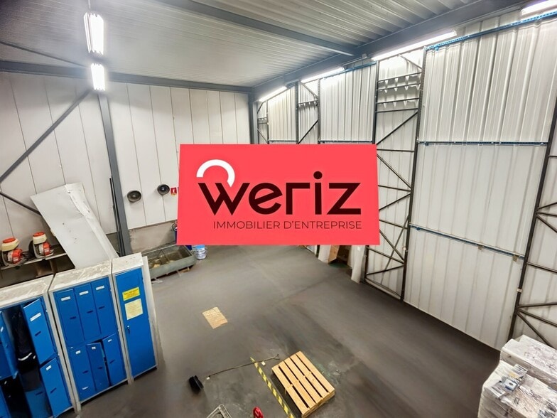 Industrial in Vitrolles for lease - Building Photo - Image 1 of 10