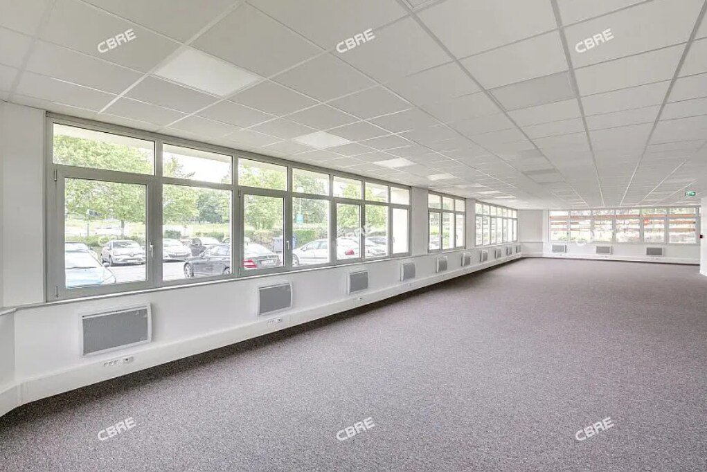 14 Rue Louis Blériot, Paray-Vieille-Poste for lease Interior Photo- Image 1 of 3