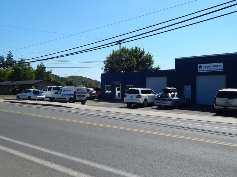 3986 Carnes Rd, Roseburg, OR for lease - Building Photo - Image 2 of 25