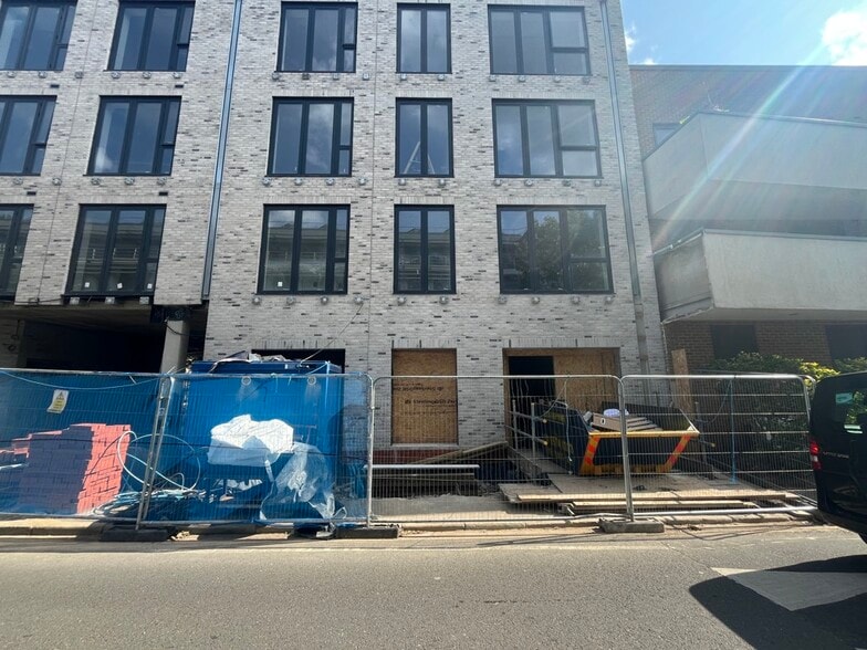 100 Warwick Rd, London for sale - Primary Photo - Image 1 of 3