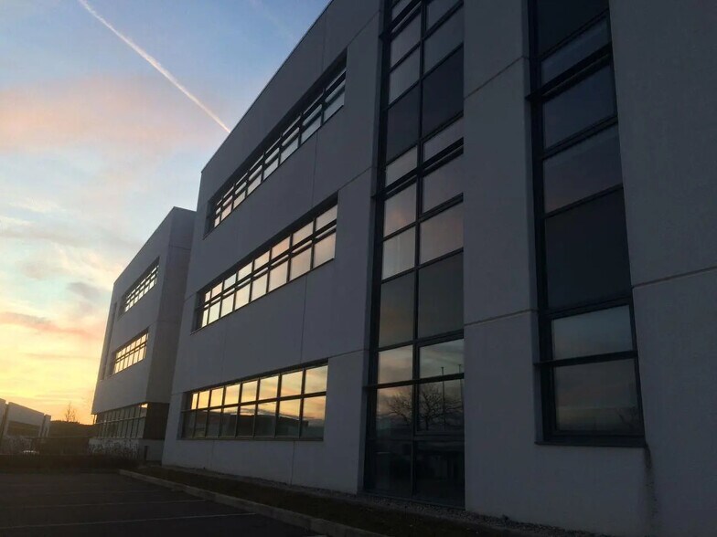 Office in Dijon for lease - Building Photo - Image 1 of 25