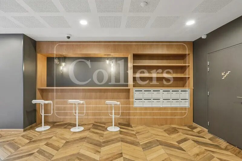 Office in Lyon for lease - Lobby - Image 2 of 14