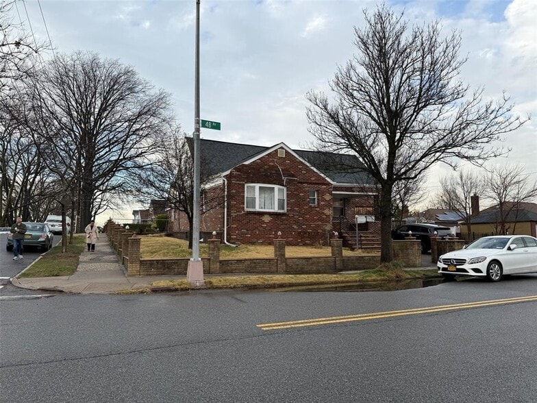 19005 48th Ave, Fresh Meadows, NY for sale - Primary Photo - Image 1 of 1