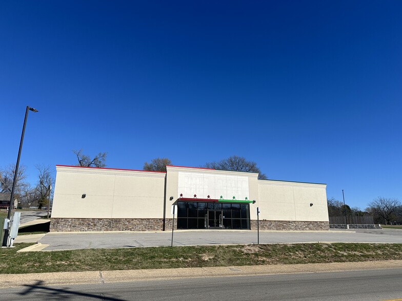 503 E Main St, Willow Springs, MO for lease - Primary Photo - Image 1 of 7