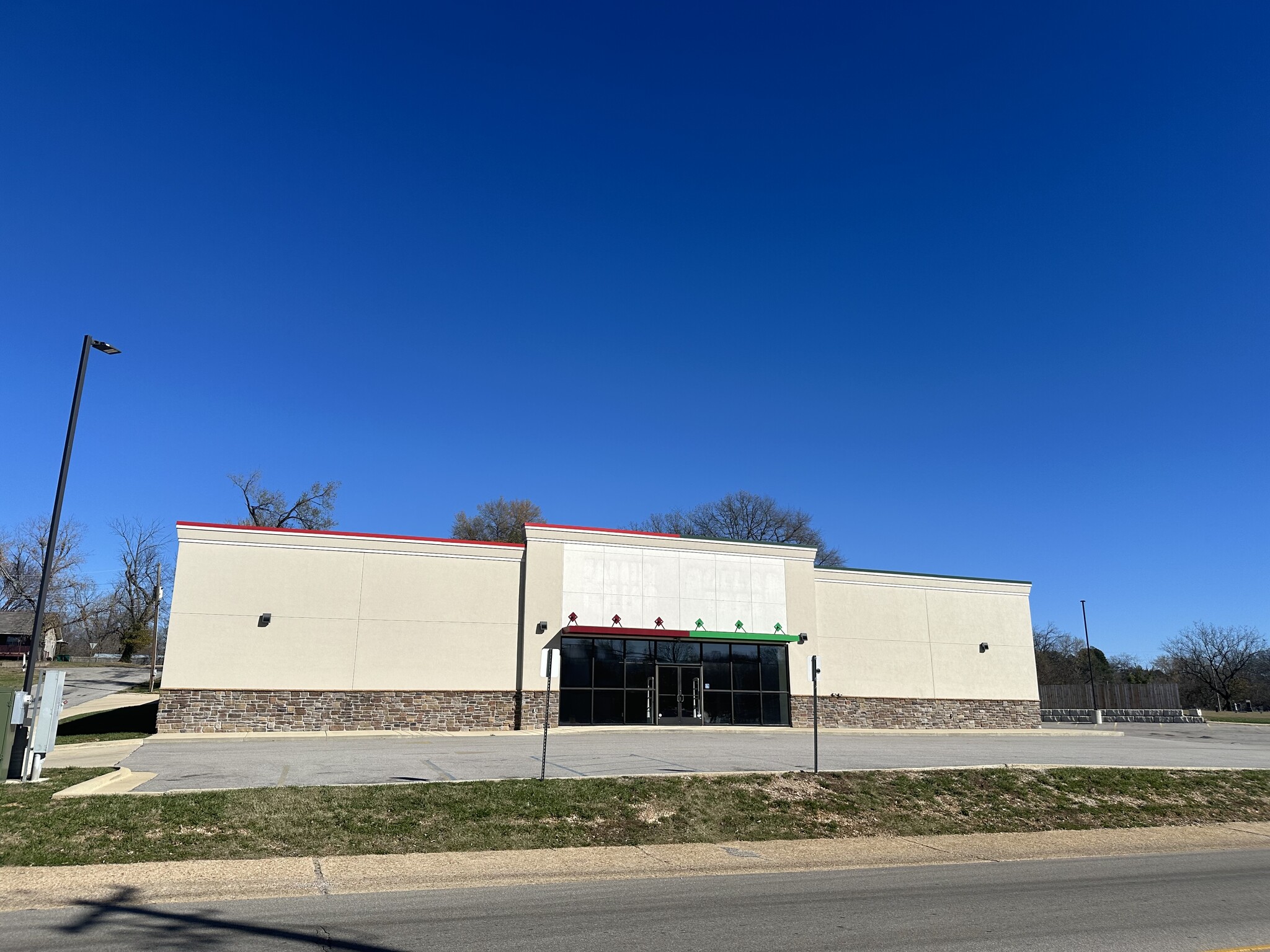 503 E Main St, Willow Springs, MO for lease Primary Photo- Image 1 of 8