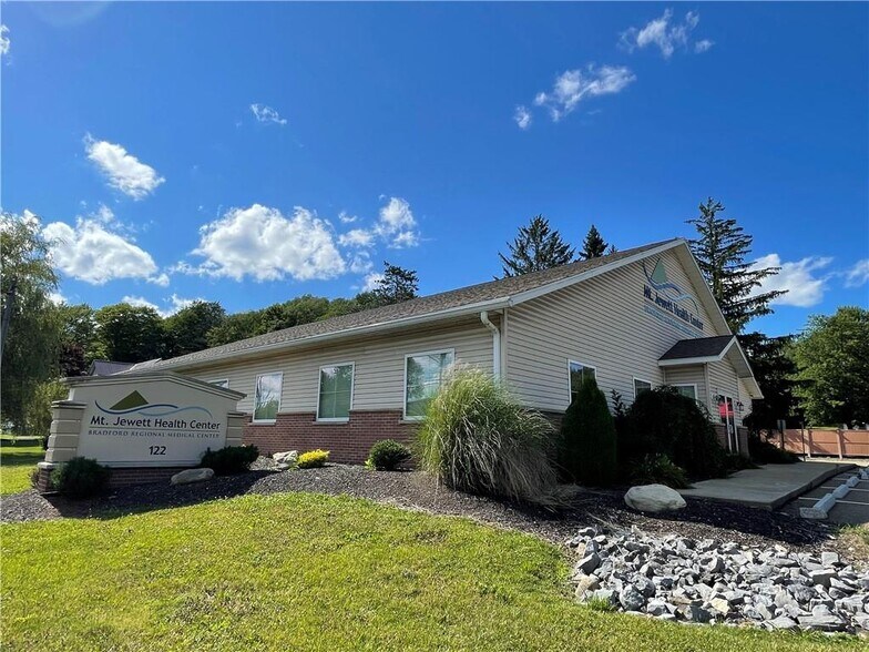 122 W Main St, Mount Jewett, PA for sale - Primary Photo - Image 1 of 1