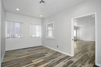 8721 W Sunset Blvd, West Hollywood, CA for lease Building Photo- Image 2 of 2