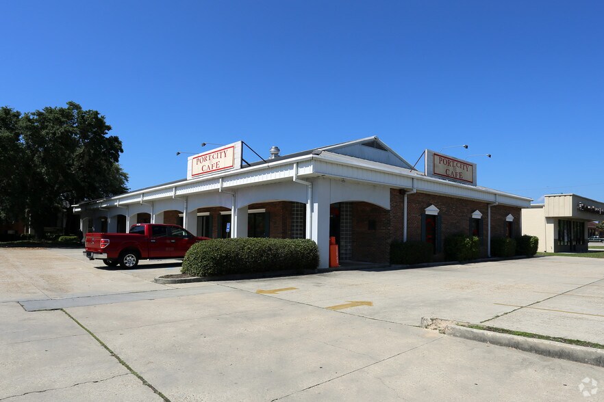 2561 Pass Rd, Biloxi, MS for sale - Primary Photo - Image 1 of 1
