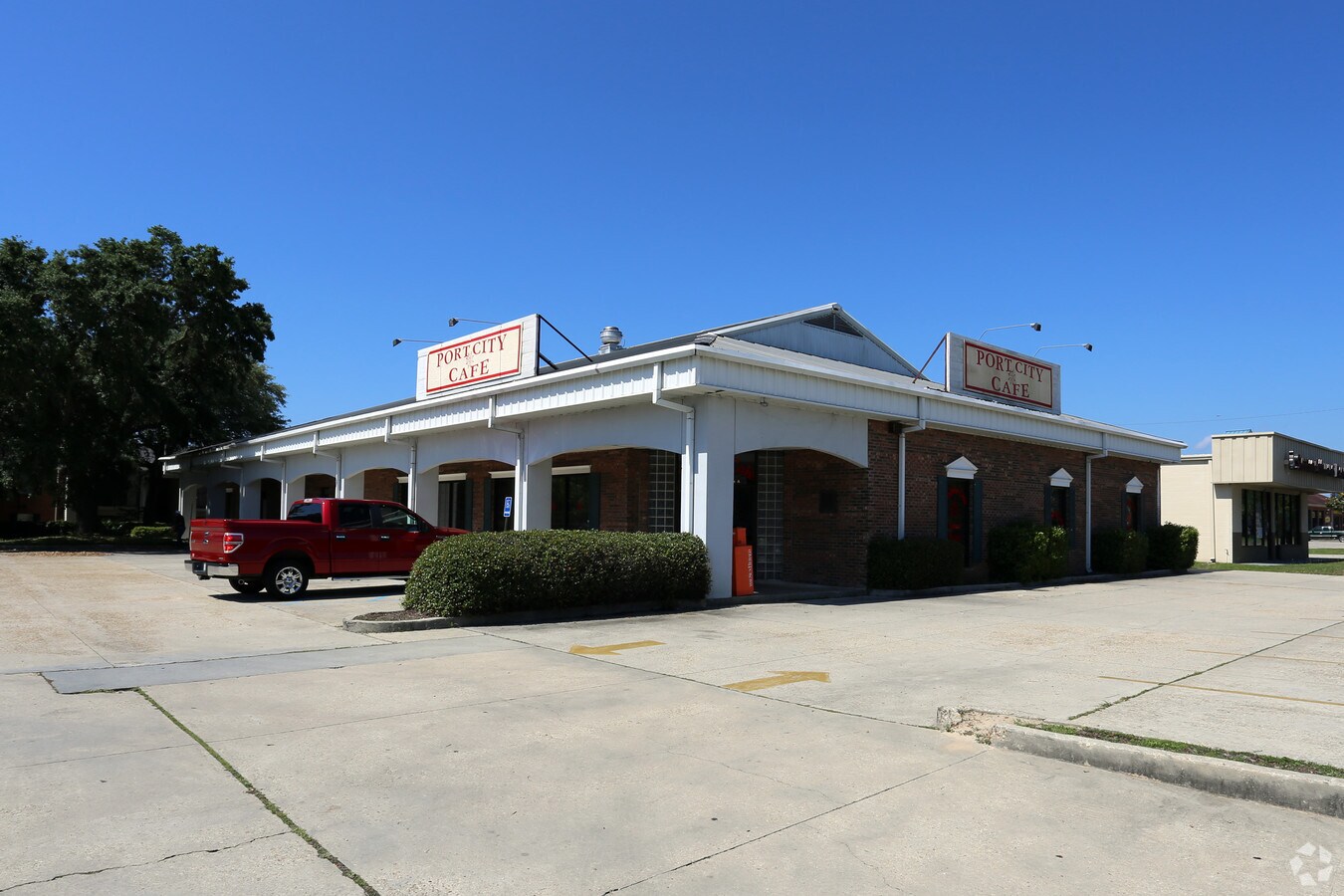 2561 Pass Rd, Biloxi, MS 39531