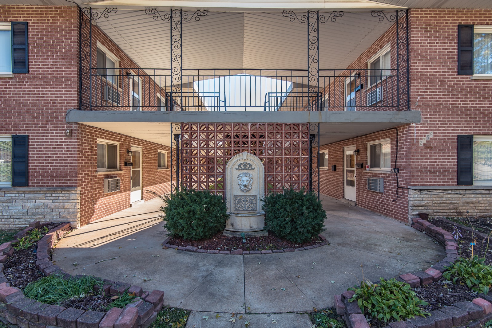 2758 Walton Rd, Saint Louis, MO 63114 Walton Garden Apartments