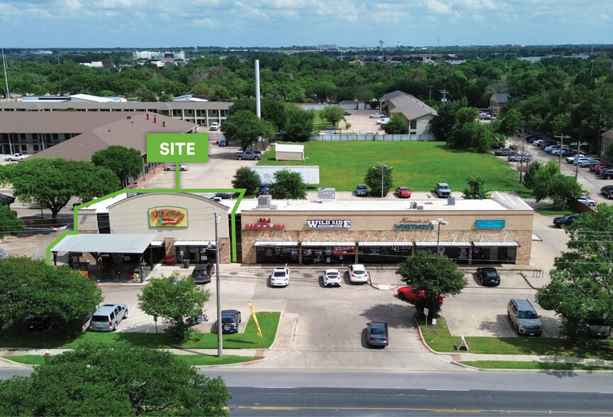 1712 Southwest Pky, College Station, TX for lease - Building Photo - Image 1 of 10