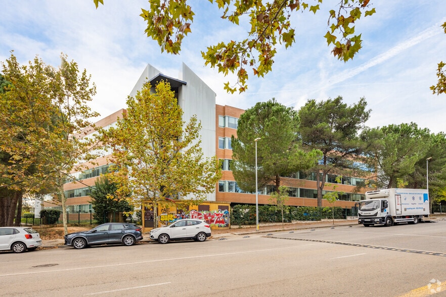 Avinguda Alcalde Barnils, 68, Sant Cugat del Vallès, Barcelona for lease - Building Photo - Image 2 of 4