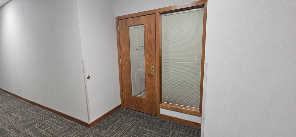 1903 Keith St, Eau Claire, WI for lease - Interior Photo - Image 2 of 16