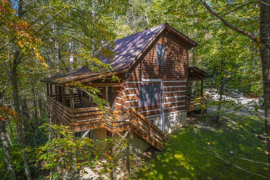 1105 Fall Creek Rd, Purlear, NC for sale - Building Photo - Image 3 of 69