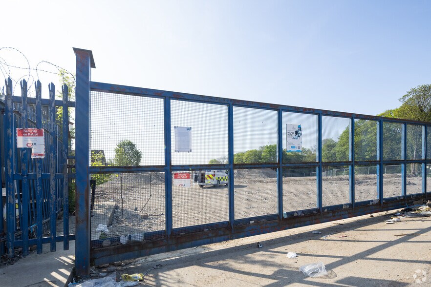 Estate Way, London for lease - Building Photo - Image 2 of 2