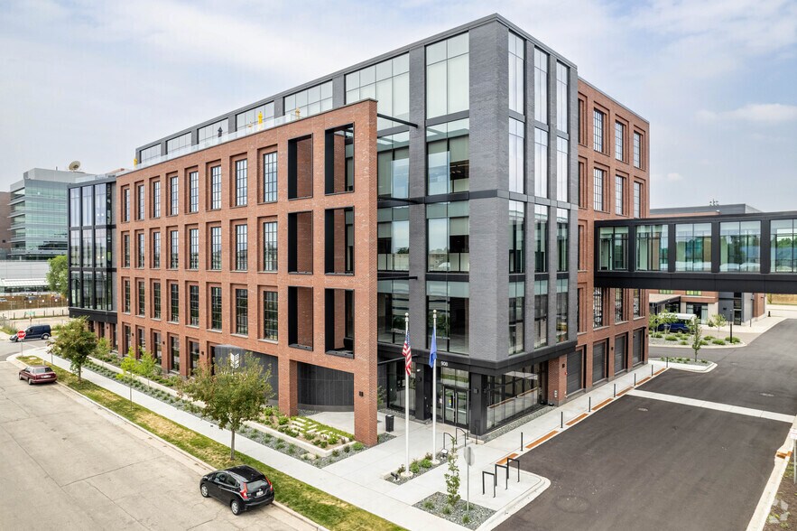 908 E Main St, Madison, WI for lease - Building Photo - Image 2 of 5