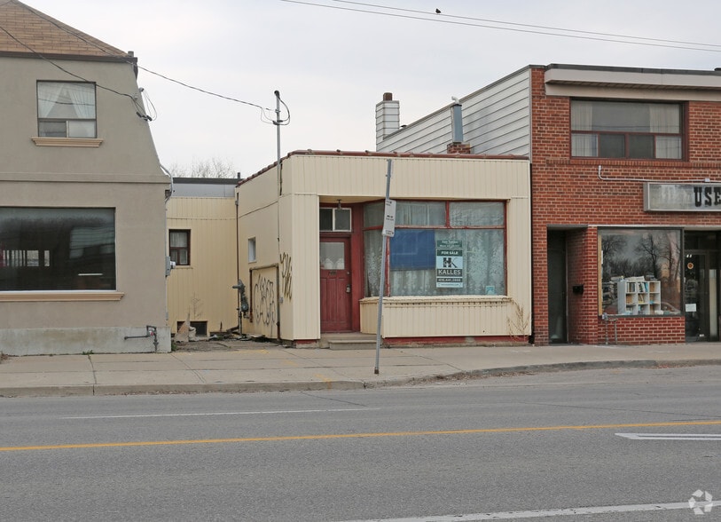 712 The Queensway, Toronto, ON for sale - Primary Photo - Image 1 of 1