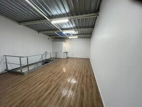 Flex in Neuilly-Plaisance for lease Interior Photo- Image 2 of 2