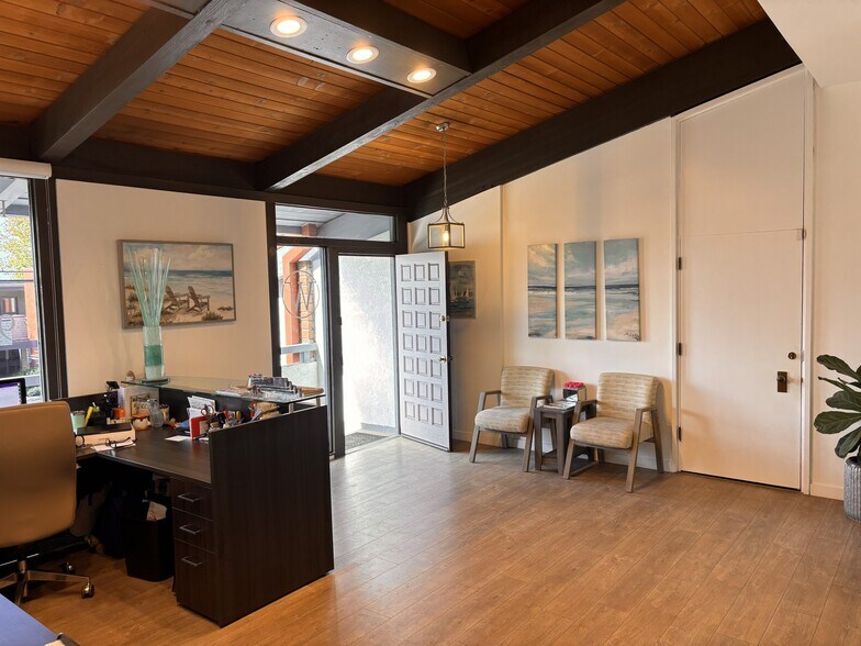 800-850 Glenneyre St, Laguna Beach, CA for sale - Interior Photo - Image 3 of 5