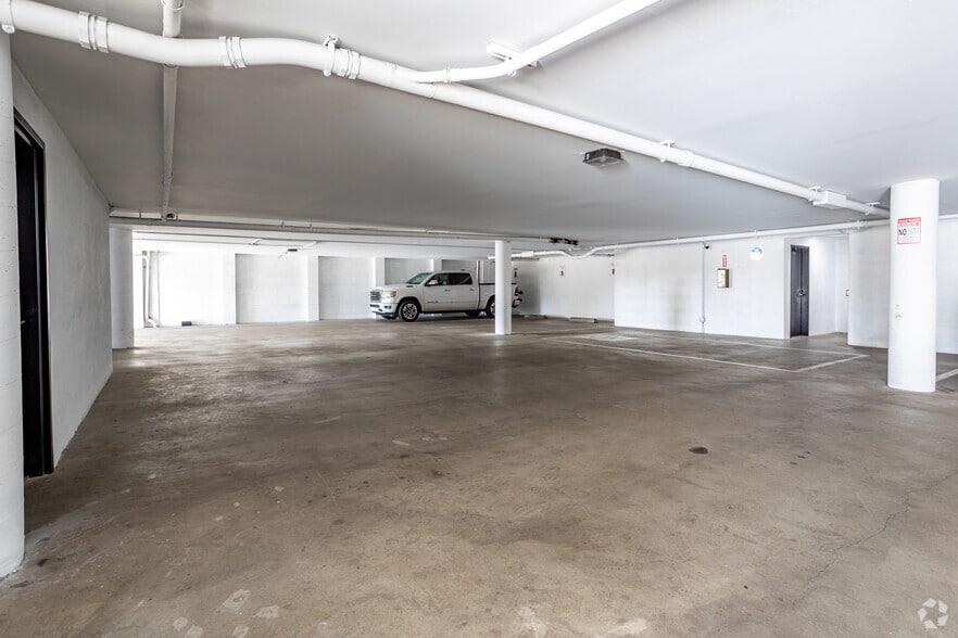 105 Crescent Bay Dr, Laguna Beach, CA for lease - Interior Photo - Image 3 of 17